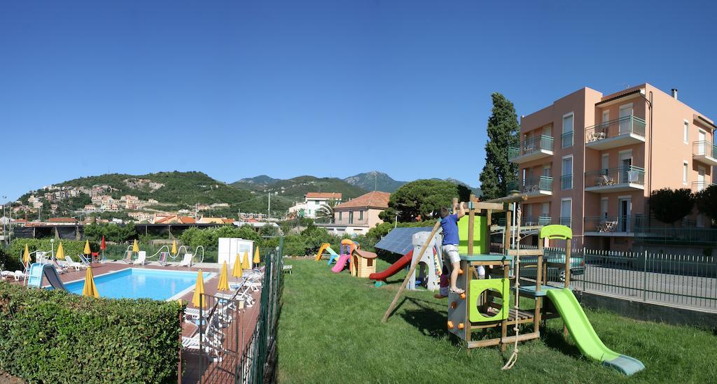 Residence Mizar Pietra Ligure Extérieur photo