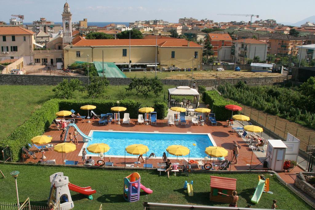 Residence Mizar Pietra Ligure Extérieur photo
